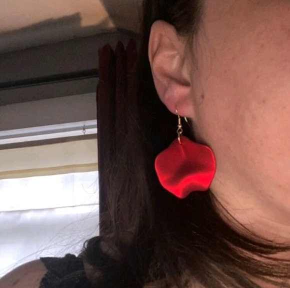Rose petal drop earrings - Picture 6 of 11